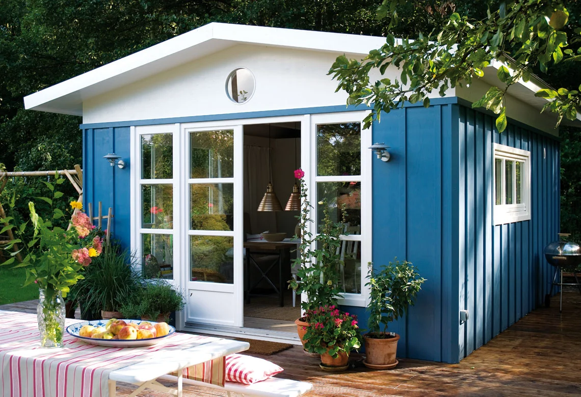 Blaues Gartenhaus mit Pultdach