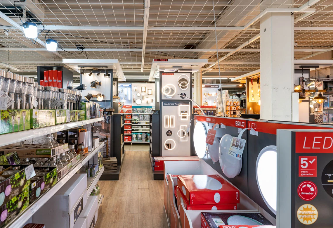 Leuchtenabteilung mit LED-Leuchten