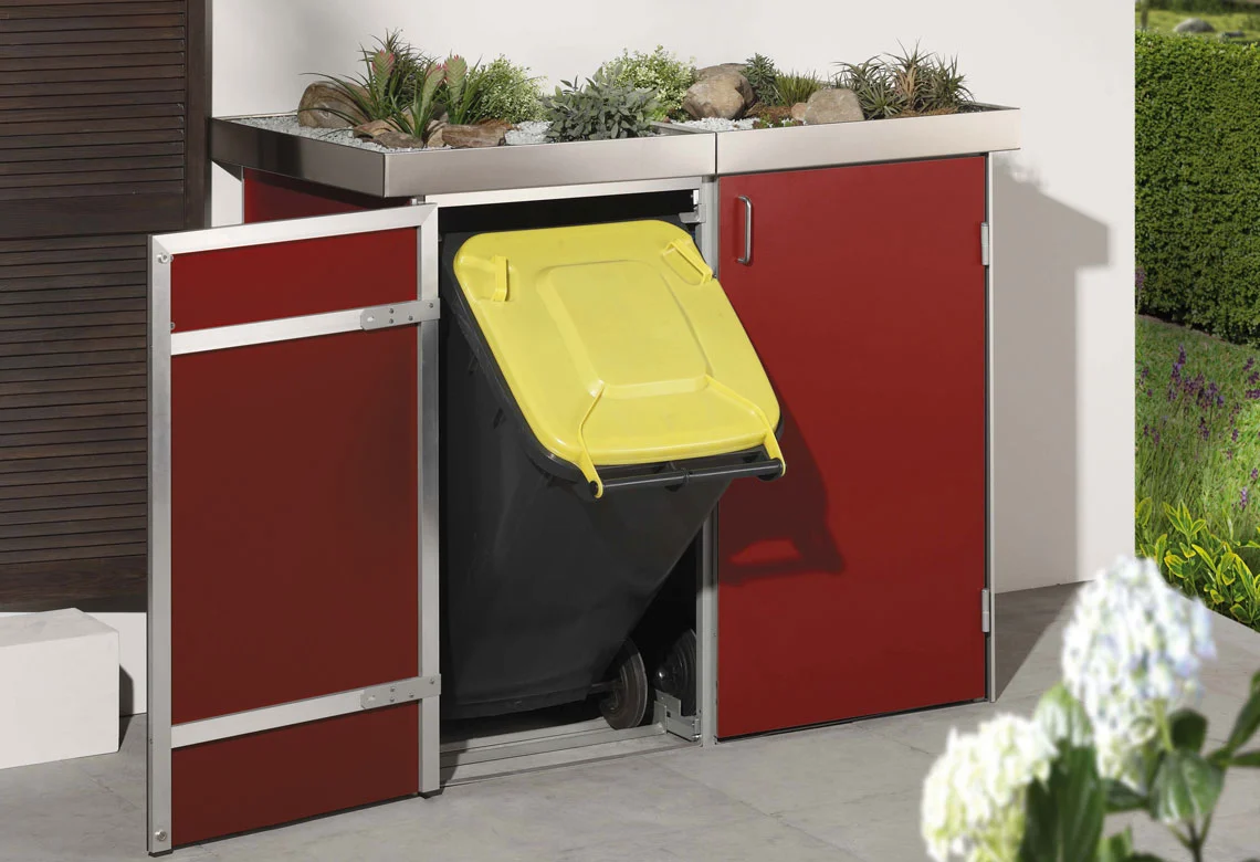 Mülltonnenbox in Rot mit Pflanzdach