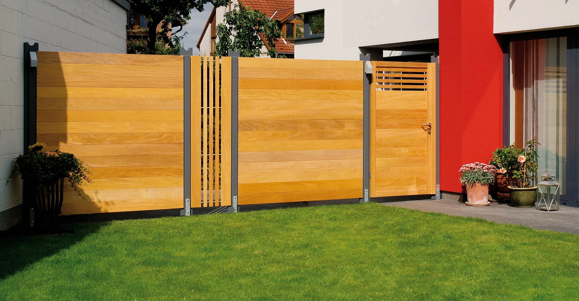 Sichtschutz aus Holz im Garten