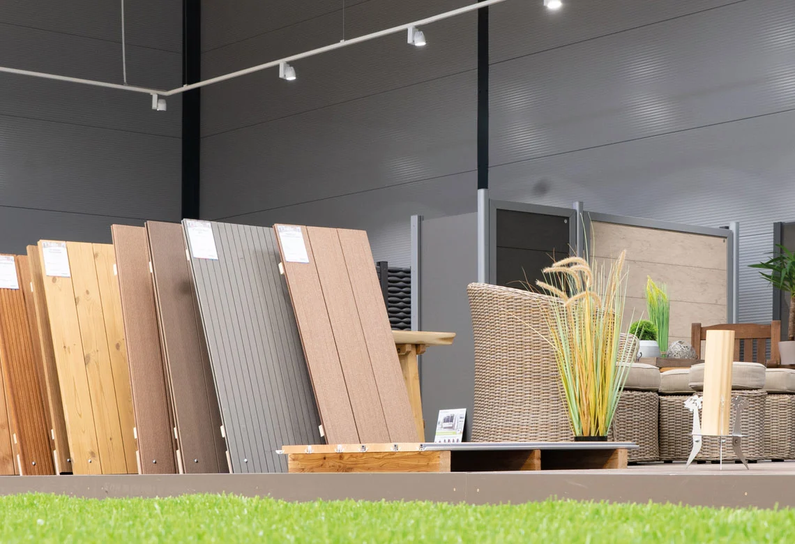 Terrassendielen-Muster in der Ausstellung des Holzmarkts
