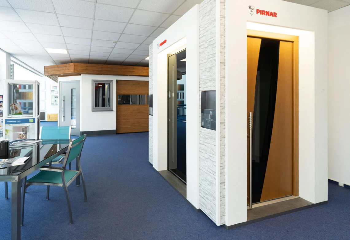 Eingebaute Haustüren in der Ausstellung