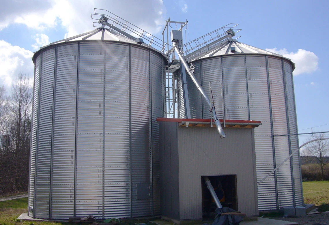 Silos aus Wellblech